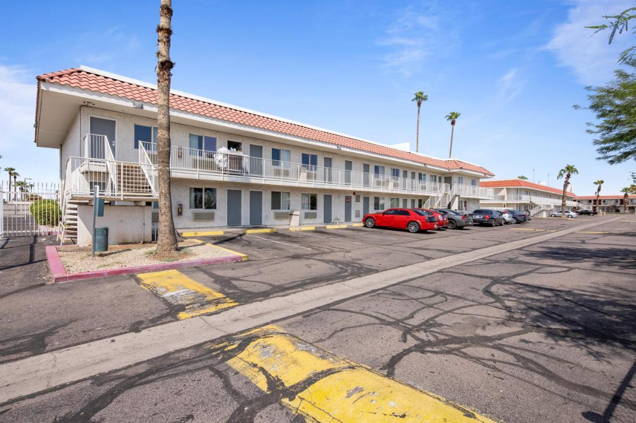 Super 8 By Wyndham Phoenix West Exterior photo