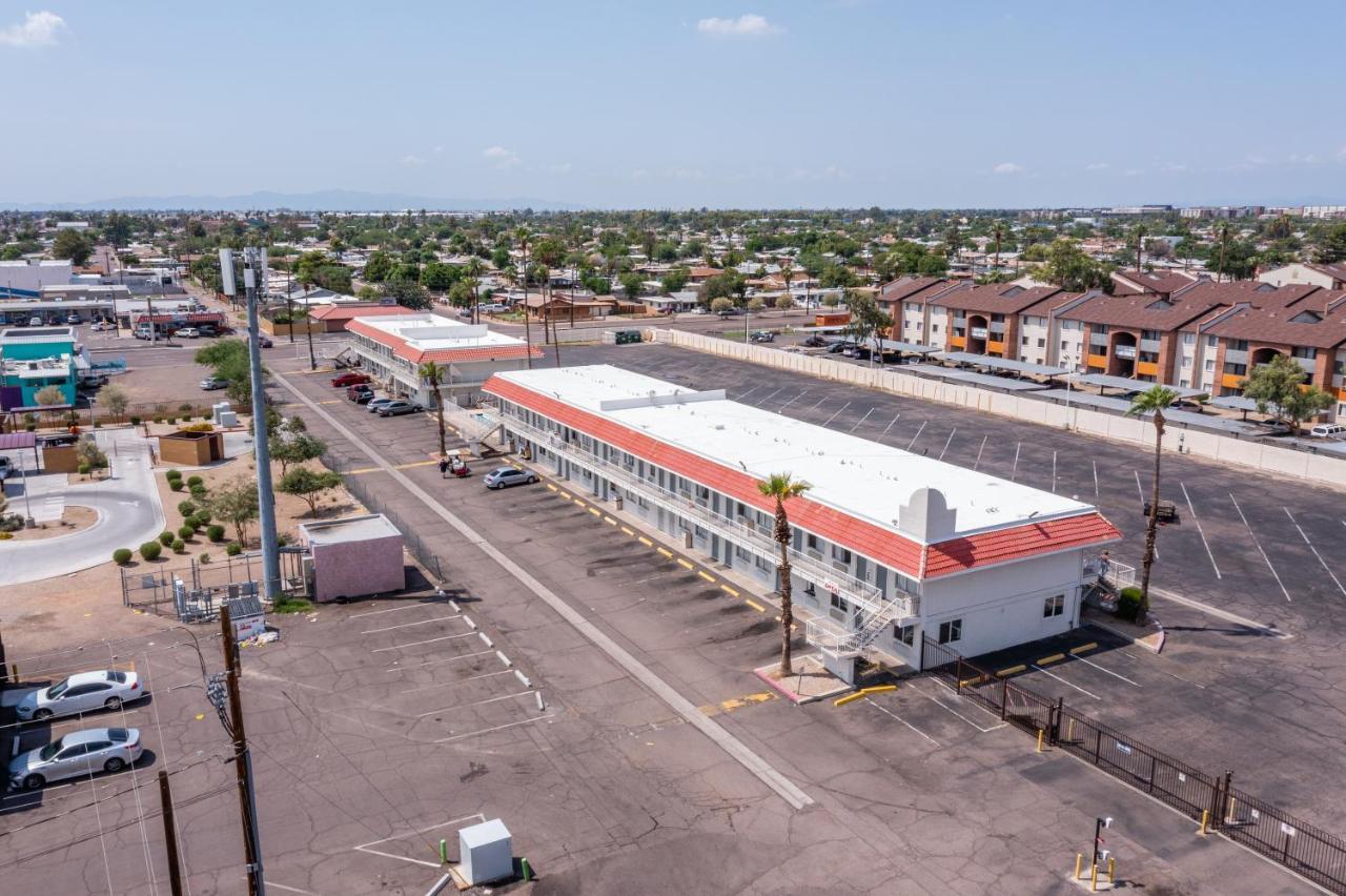 Super 8 By Wyndham Phoenix West Exterior photo