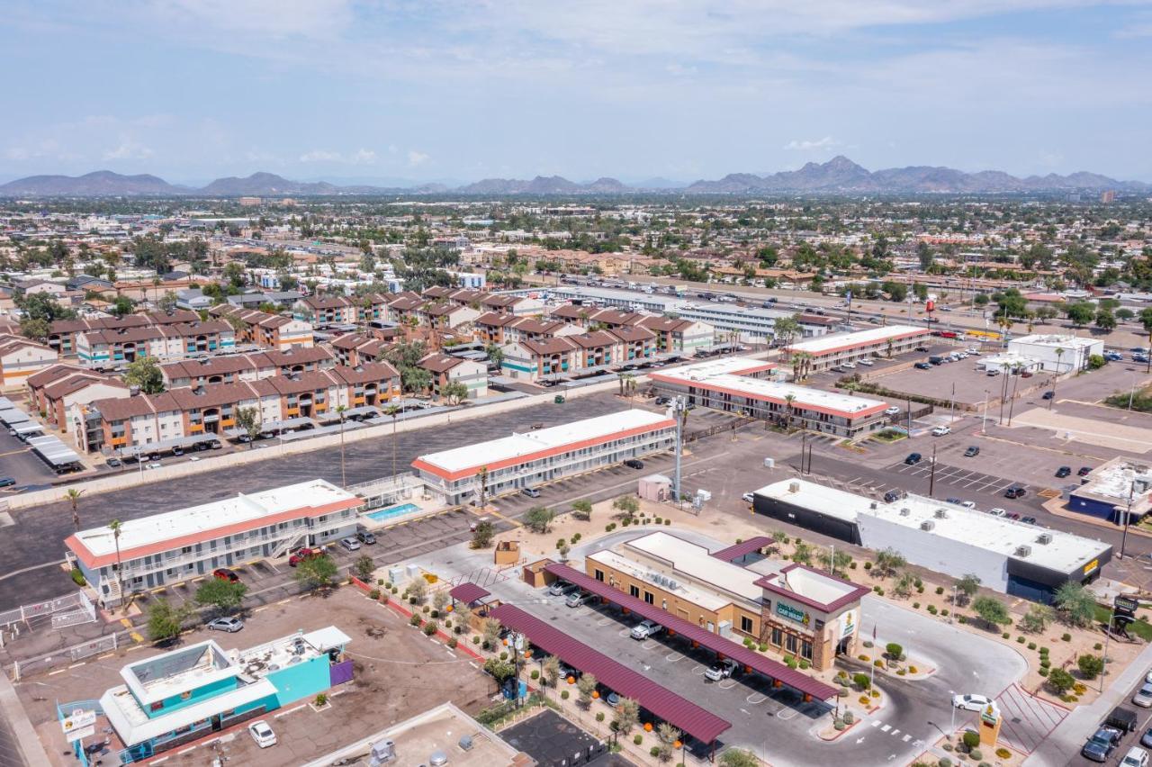 Super 8 By Wyndham Phoenix West Exterior photo