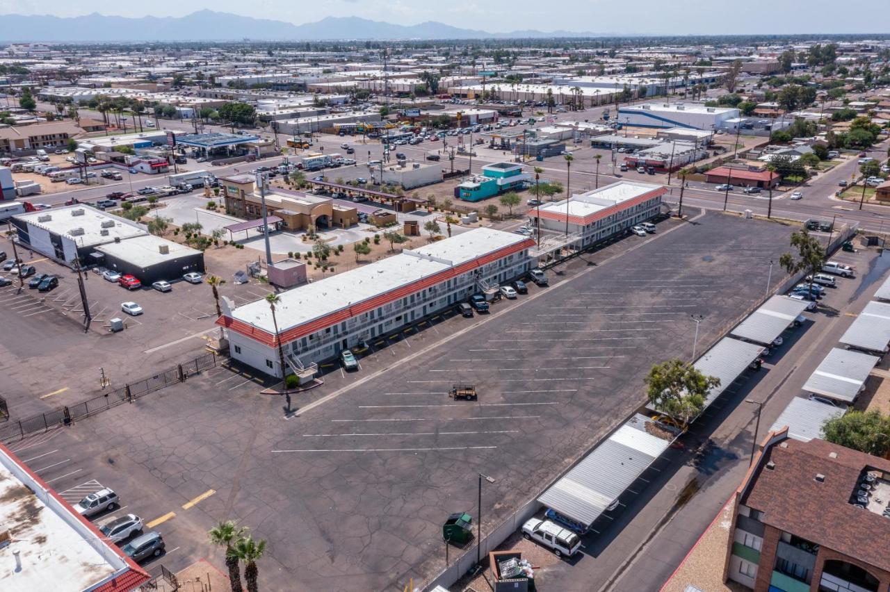 Super 8 By Wyndham Phoenix West Exterior photo
